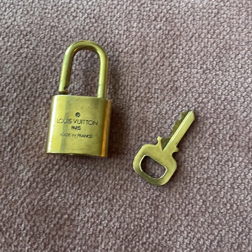 Authentic Louis Vuitton Vintage Padlock Lock & Key Set Brass With Key #312 - Picture 5 of 6